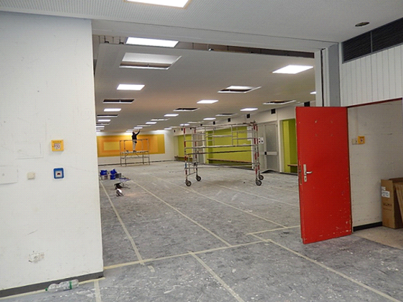 Akustik und Beleuchtung im Schulfoyer