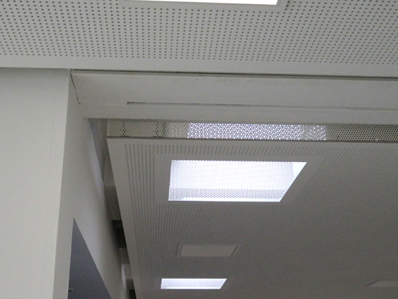 Akustik und Beleuchtung im Schulfoyer